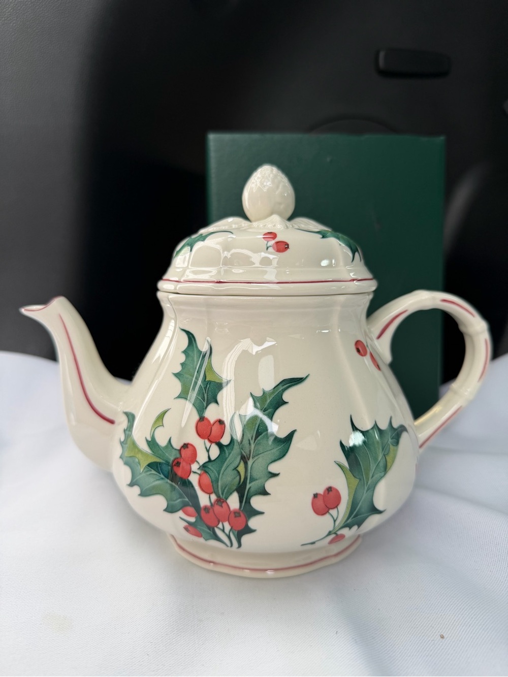VILLEROY & BOCH HOLLY Teapot 6.5" tall made in Luxembourg